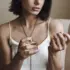 O que é perfume contratipo? Saiba se é bom e seu significado